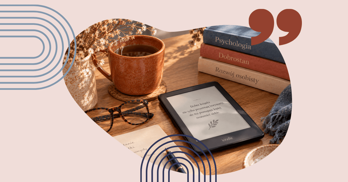 E-book, książki, notes. Domowe biuro.